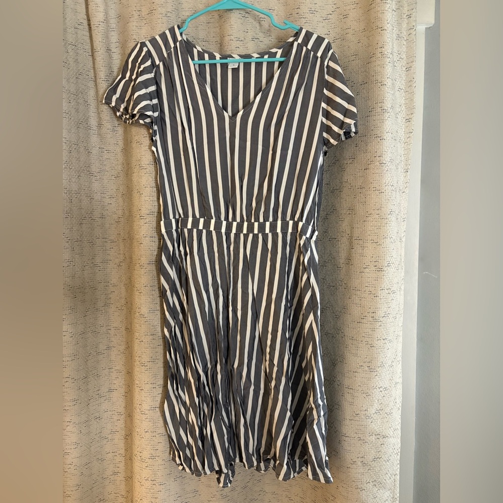 Old Navy White and Gray Cinch Waist Dress